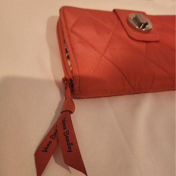 Vera Bradley RFID turn lock pink wallet like new - Picture 6 of 8